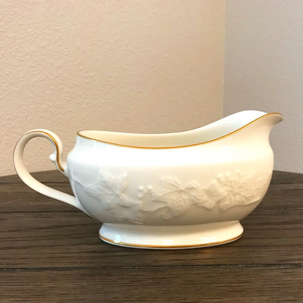 Noritake - Halls of Ivy (Gold Trim) - Gravy Boat